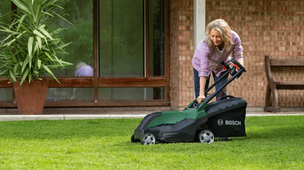 Bosch 06008B9H00 AdvancedRotak 40-650 fűnyíró kép 3