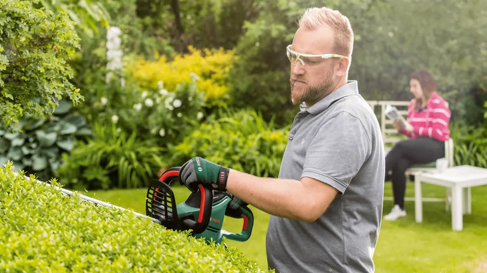 Bosch 06008C0501 UniversalHedgeCut 50 sövénynyíró kép 4