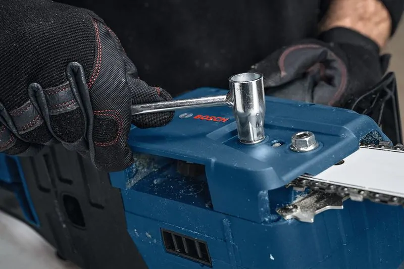 Bosch 06008D3000 GKE 18V-40 láncfűrész (akku és töltő nélkül) kép 13