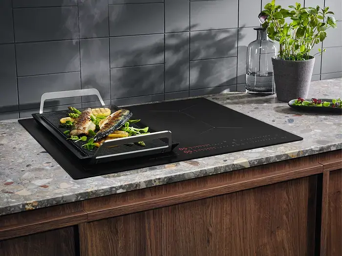 Electrolux EIS62453IZ SenseBoil®l 700 Beépíthető indukciós főzőlap, 60 cm kép 5