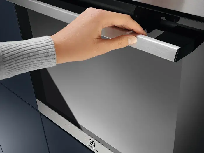 Electrolux EOF3H00BX+KGS6404SX beépíthető sütő + beépíthető főzőlap kép 8