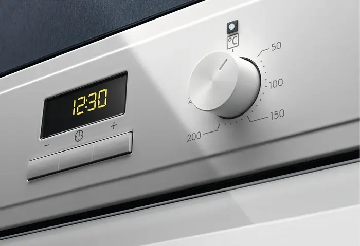 Electrolux EOF3H40BW+EIV63440BW beépíthető sütő + beépíthető főzőlap kép 2