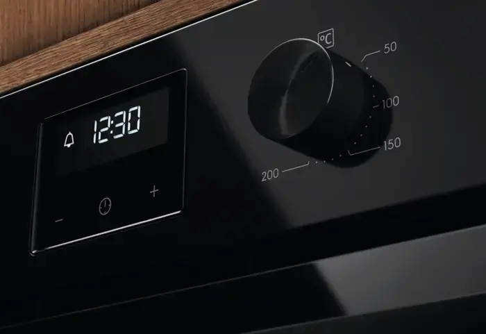 Electrolux LOFGF00BK SurroundCook 600 sütő katalitikus öntisztító hátfal/Aqua Clean tisztítással kép 3