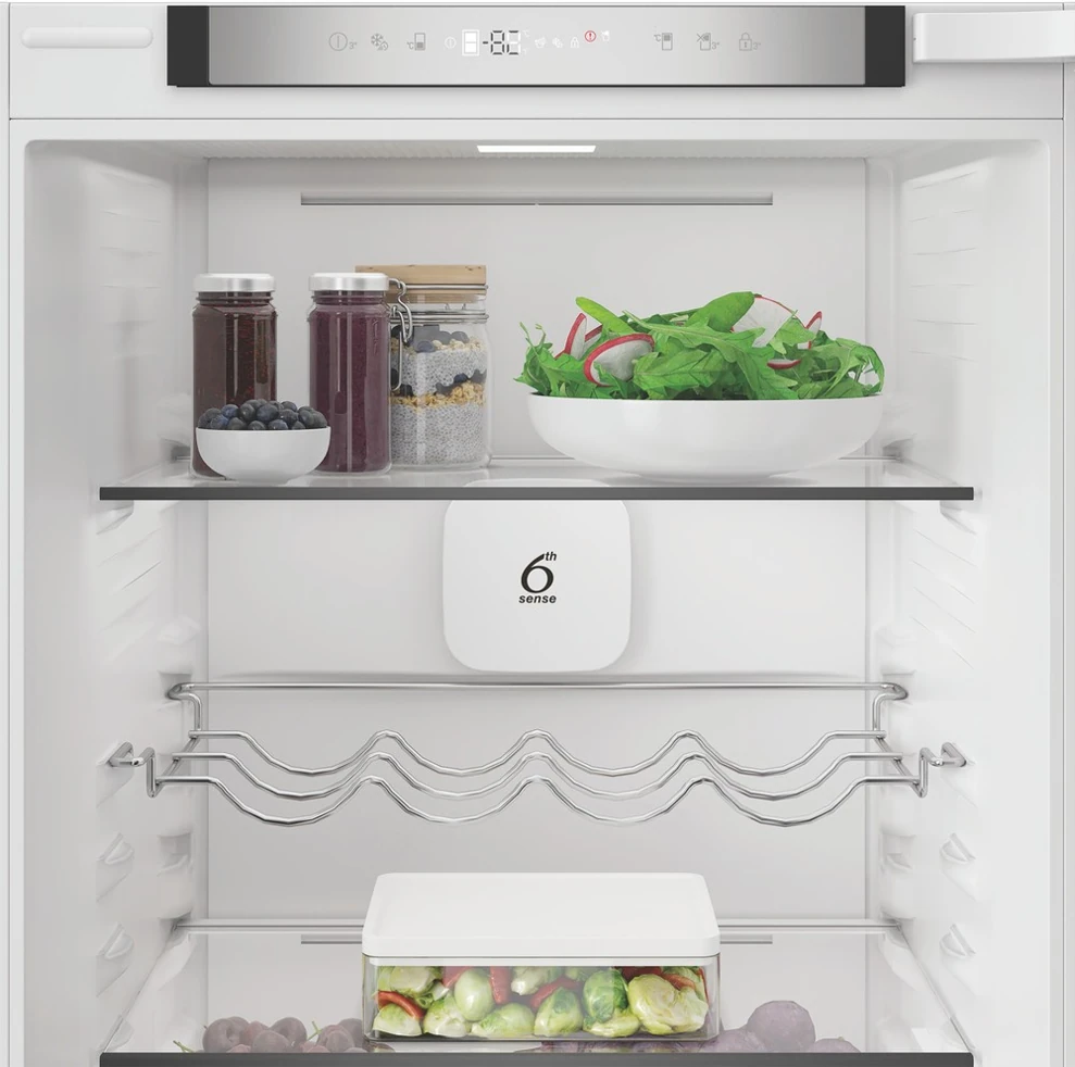 Whirlpool WHK2 5294 B6E beépíthető alulfagyasztós hűtőszekrény kép 5