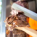 Ggm gastro DUK4-SB-N Gáz Gyros sütő - 4 égő - 13 kW - max. 60 kg - Asztali kivitel - tartozékokkal: 2 védőlemez, 2 ajtó, nyárs, zsírfogó tálca kép 11