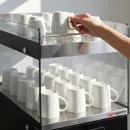 Ggm gastro MKD15NR Tejhűtő – kávégépekhez - 300 mm - 15 liter - digitális vezérlés - 1 üvegajtó & LED‑világítás - tejcső‑átvezető nyílással - fekete kép 7